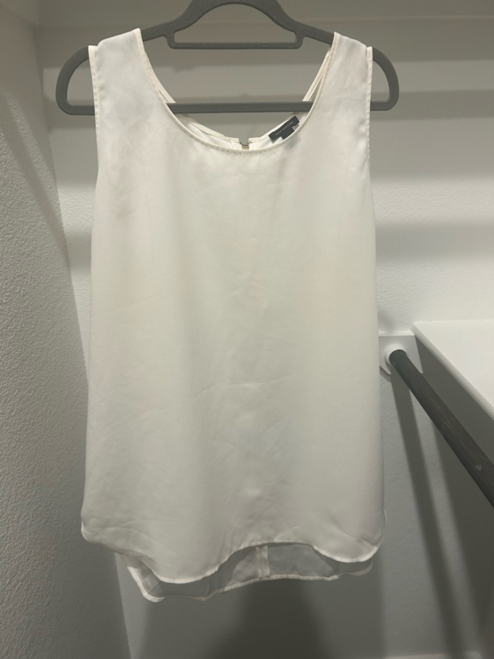 Ann Taylor Sleeveless Blouse XL White Work Top Shell Lightweight Office Tank